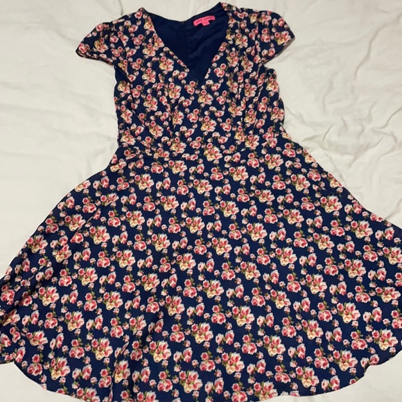 Betsey Johnson Dresses & Skirts - Betsey Johnson Floral Dress